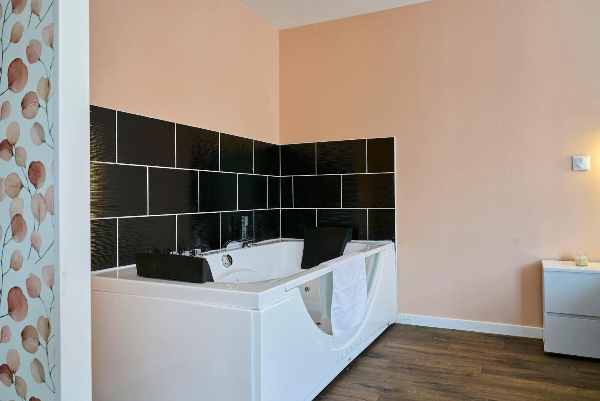 Ng Prestige L Lille L Tourcoing - Bouvines Balneo Exterior foto